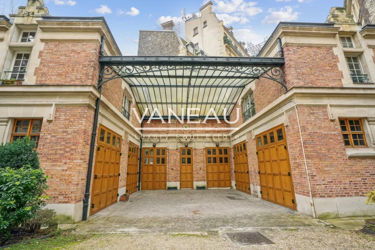 PARIS XVI - VICTOR HUGO - beau duplex dans la verdure et au calm