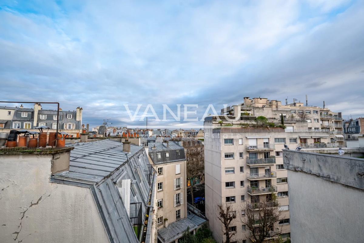 PARIS XVI - Village d'Auteuil - Chambre rénovée vue dégagée