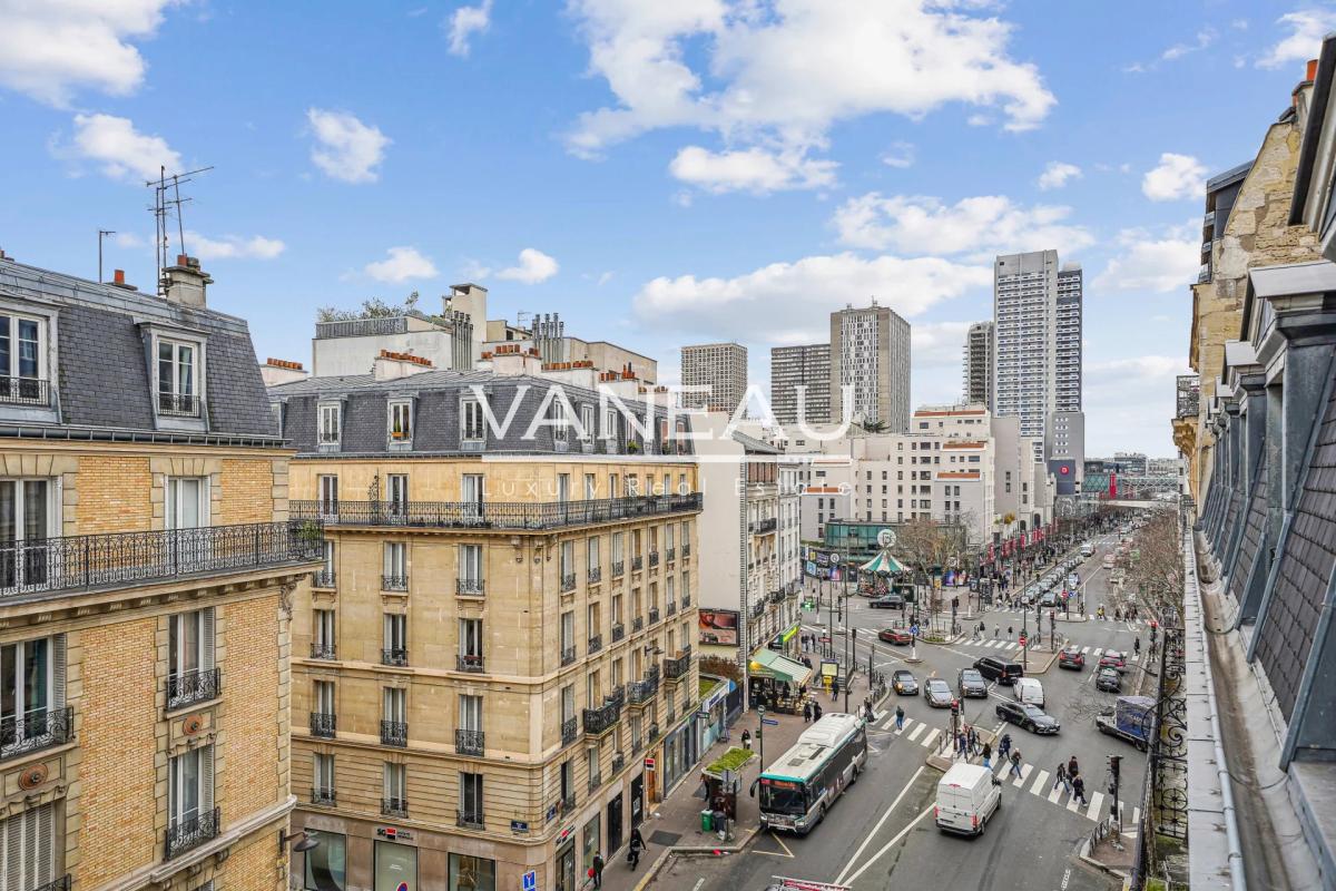 PARIS XV – Saint Charles. Grand 2 pièces étage élevé et lumineux