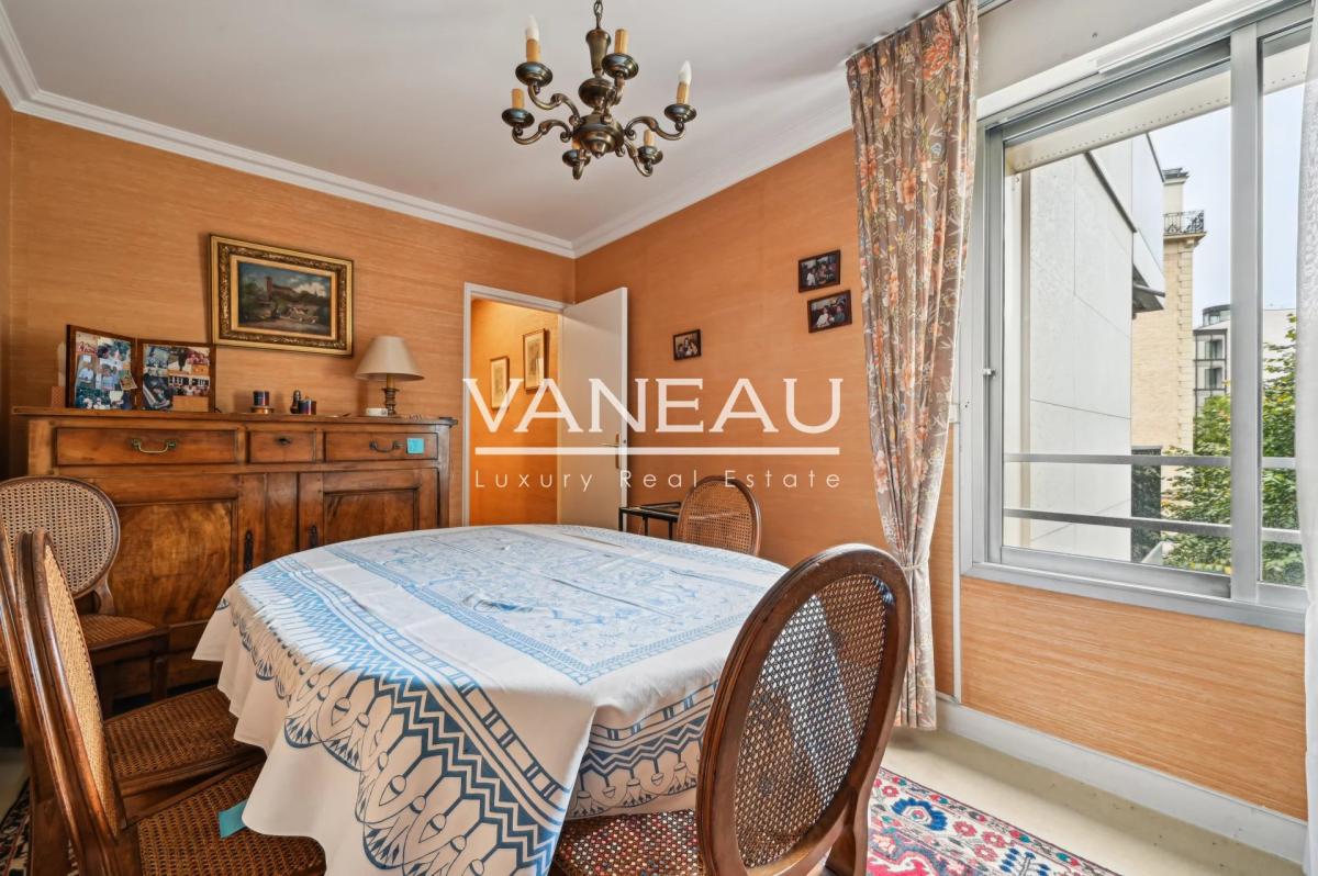 Élégant appartement 5 pièces à Paris 15ème