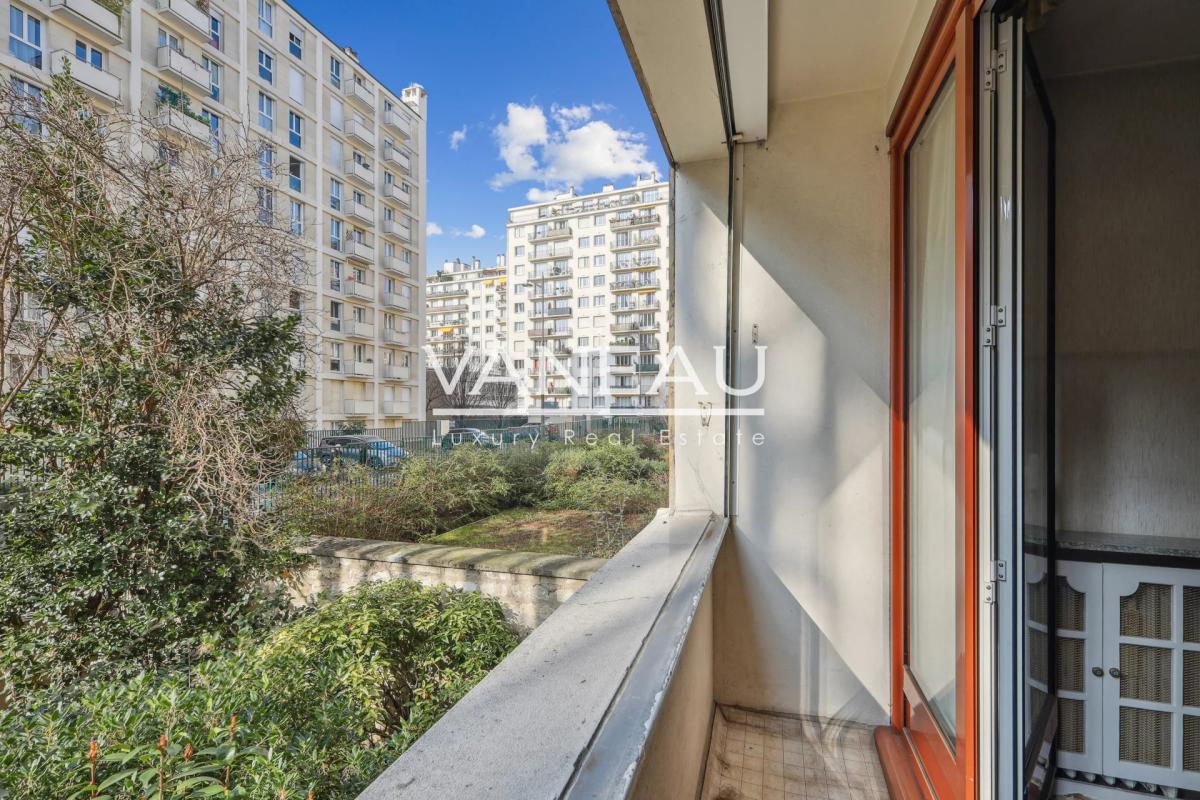 Paris XV Lourmel - Appartement quatre pièces avec loggia