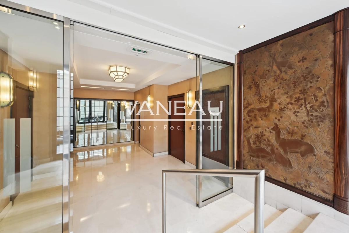 Paris XVIe - rue de Longchamp - Flandrin. Superbe appartement en