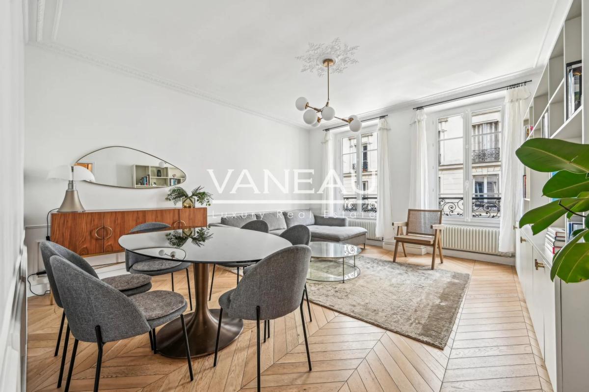 Paris VIIe - SAINT DOMINIQUE  - Appartement rénové avec deux cha