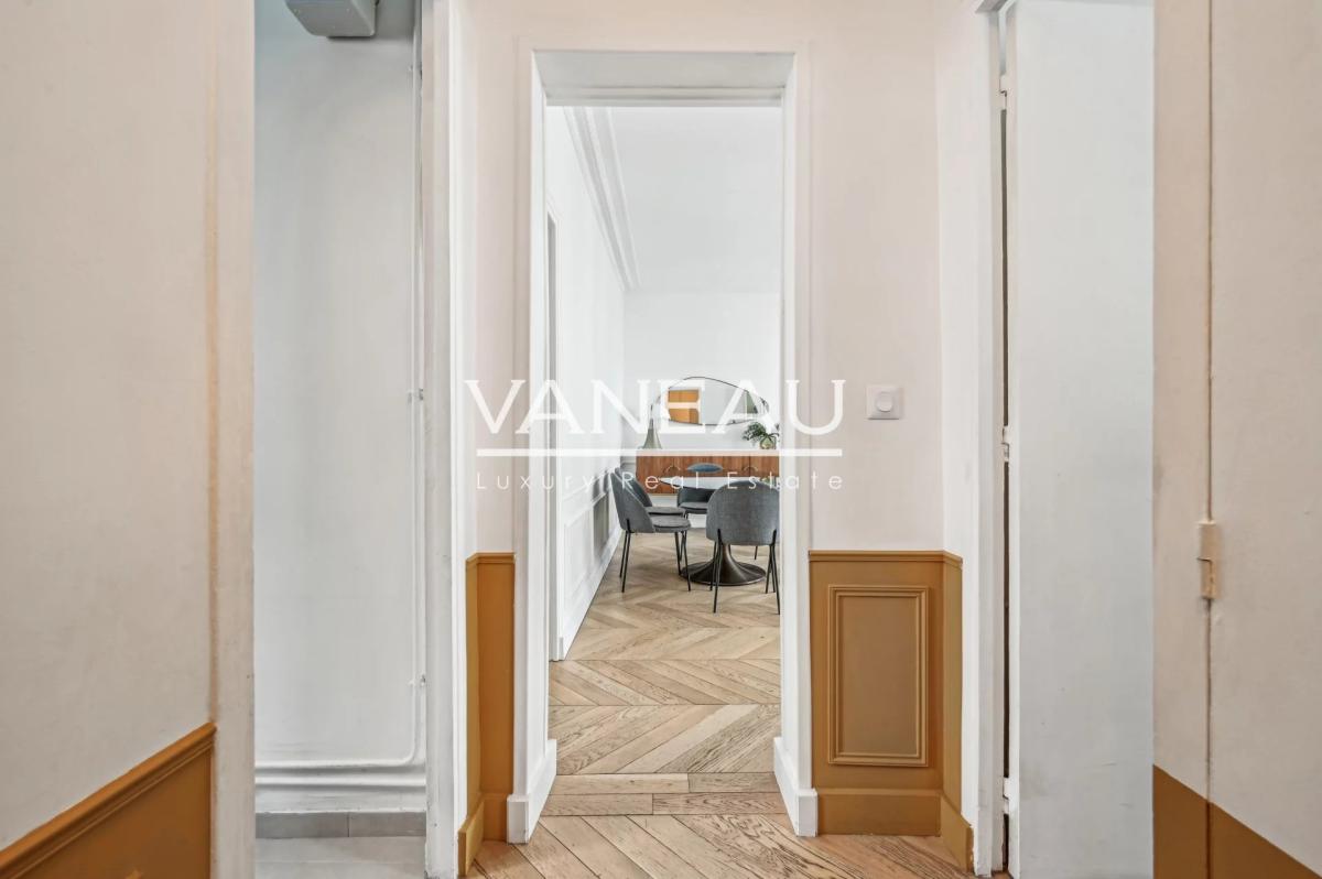 Paris VIIe - SAINT DOMINIQUE  - Appartement rénové avec deux cha