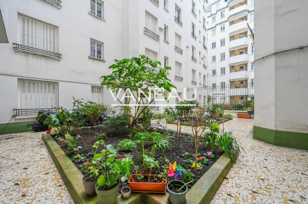 Paris XVe - Bir Hakeim/Dupleix - Appartement en étage élevé avec