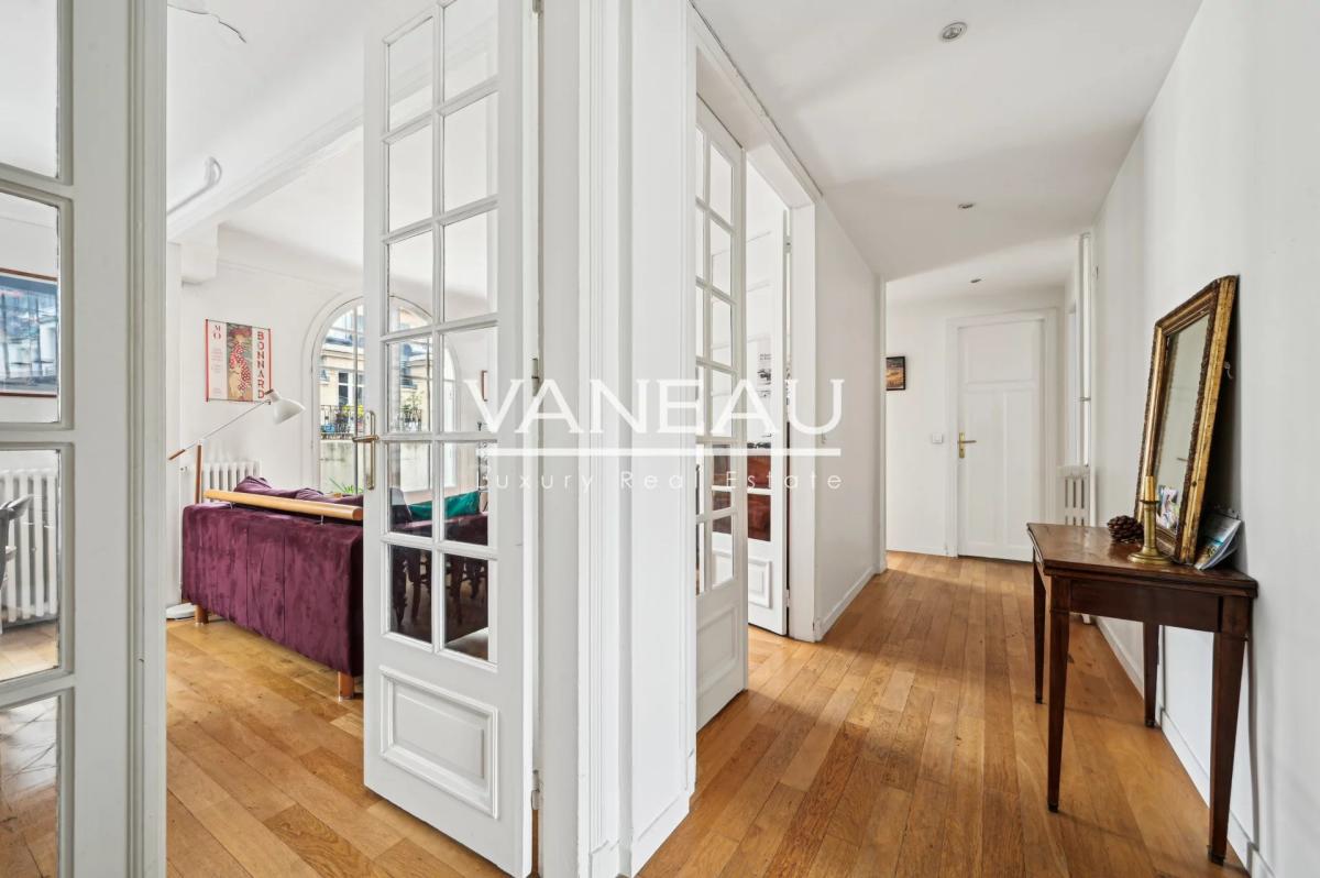 Paris XVe - Bir Hakeim/Dupleix - Appartement en étage élevé avec