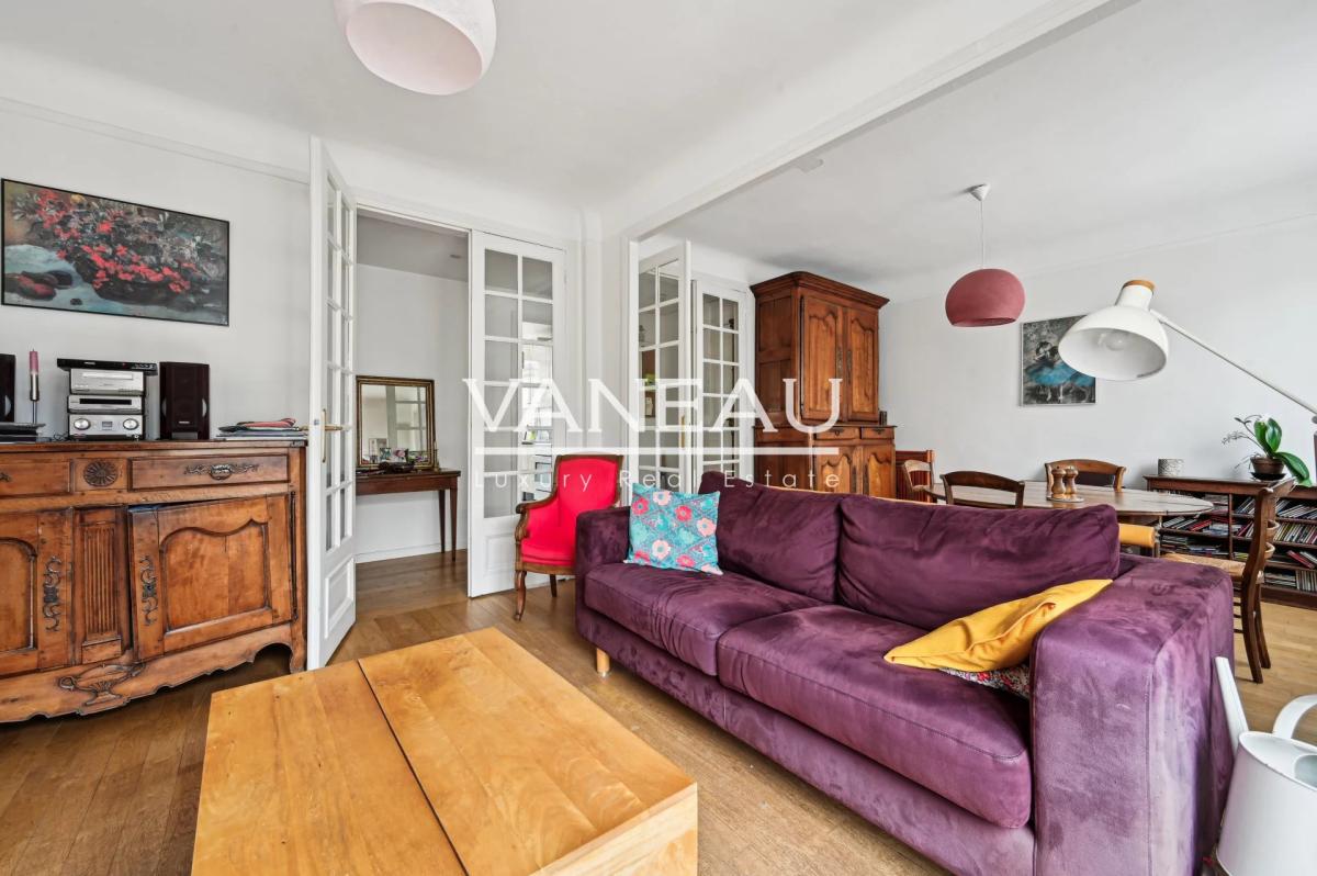 Paris XVe - Bir Hakeim/Dupleix - Appartement en étage élevé avec