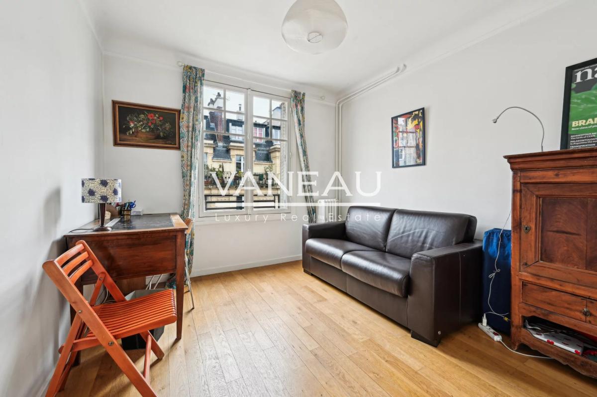 Paris XVe - Bir Hakeim/Dupleix - Appartement en étage élevé avec