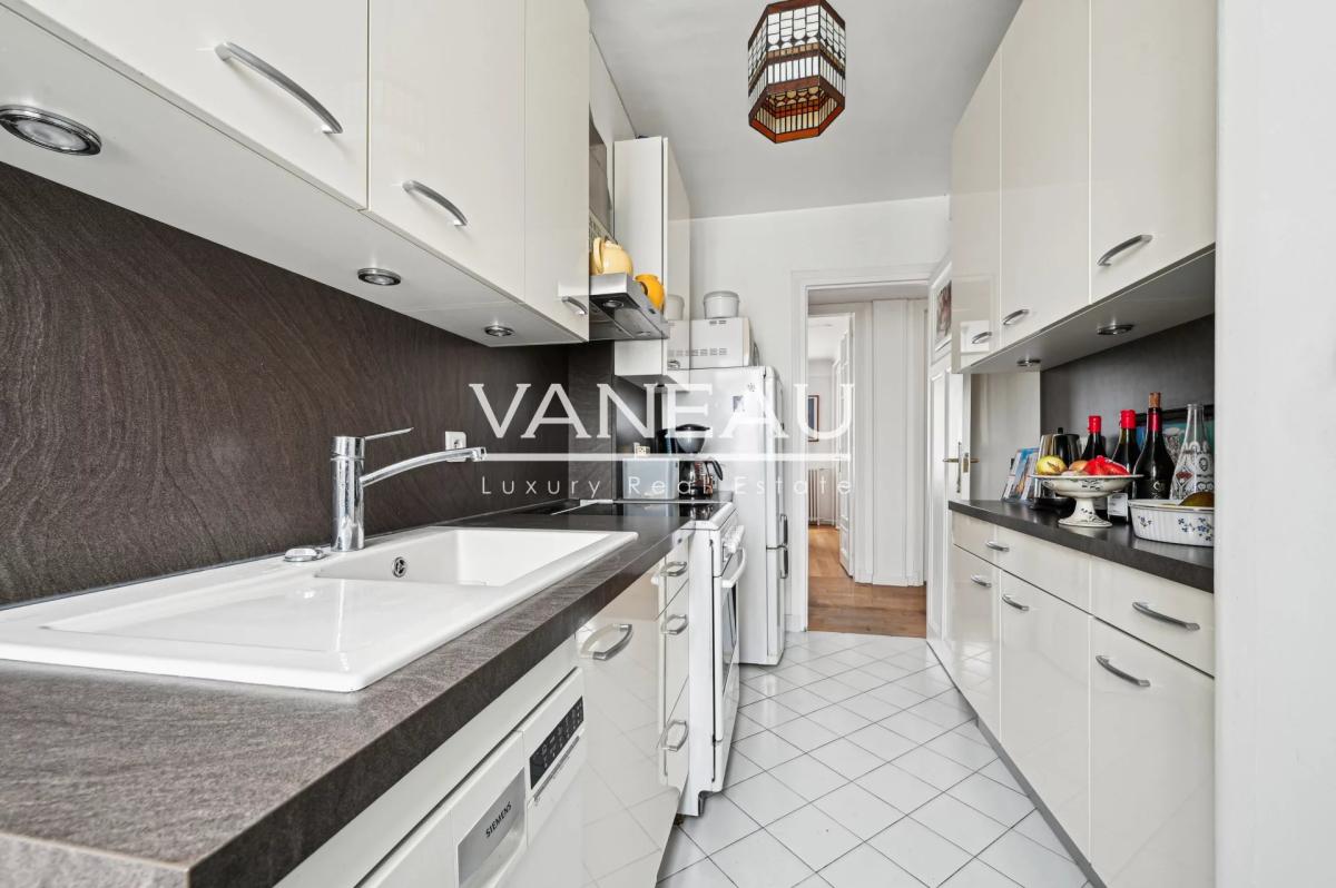 Paris XVe - Bir Hakeim/Dupleix - Appartement en étage élevé avec