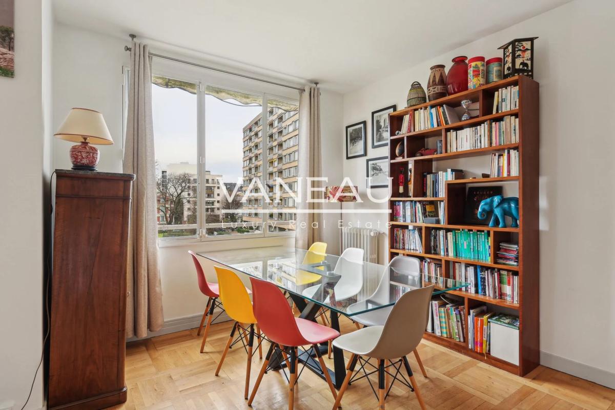 Appartement de trois chambres - En étage avec vue sur jardins