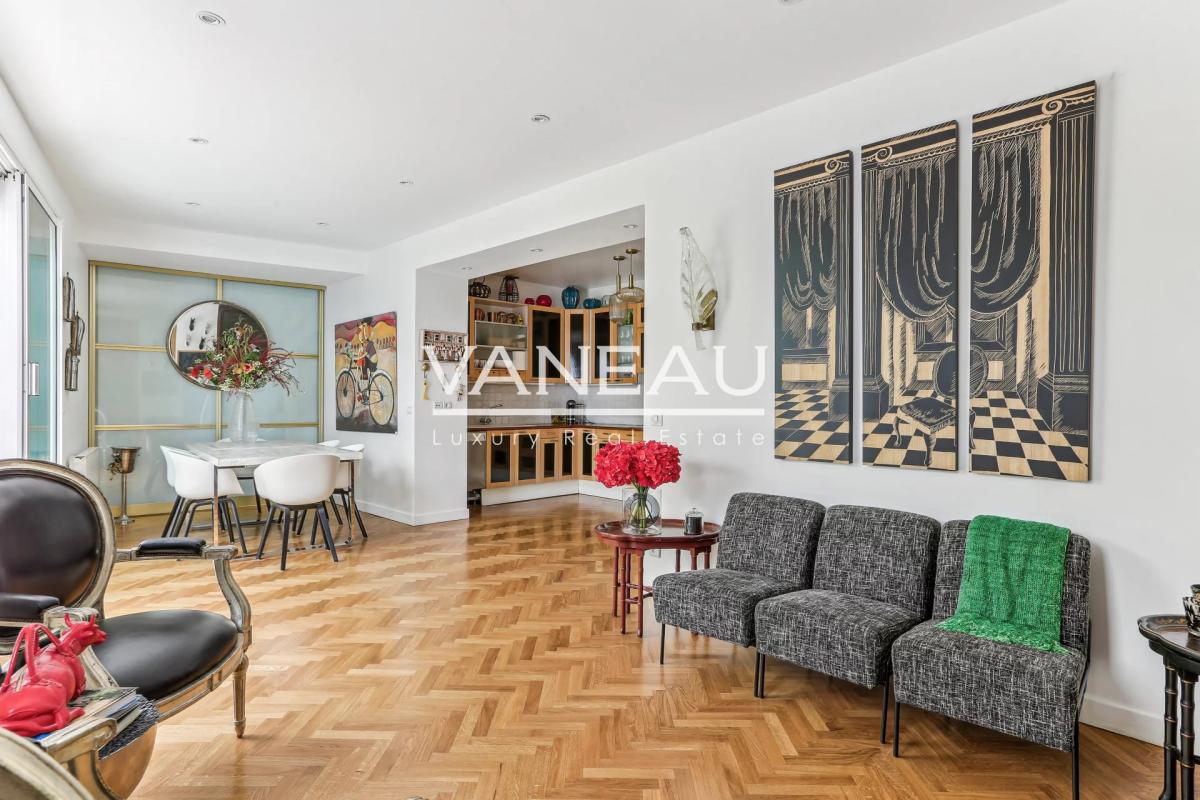 Paris VIIIe - Duplex de six pièces avec grande terrasse arborée 