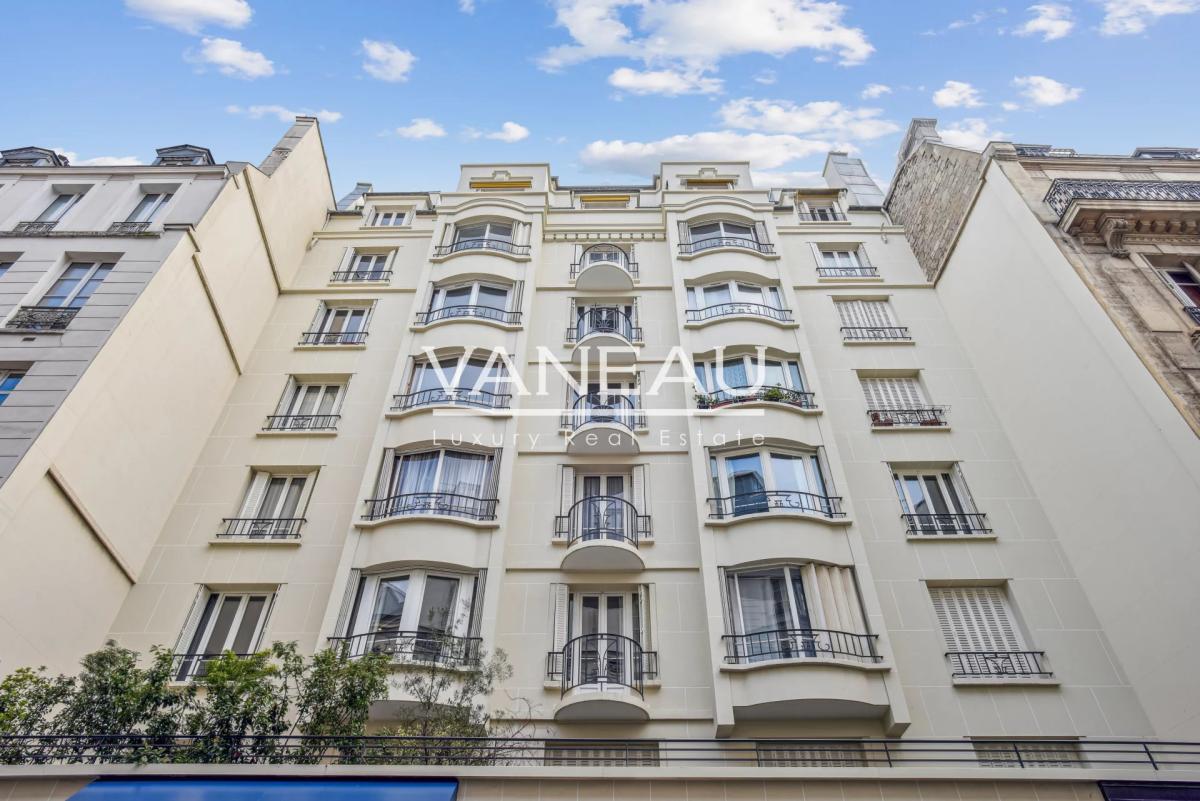 Paris VIIIe - Elysées - Appartement rénové idéalement situé