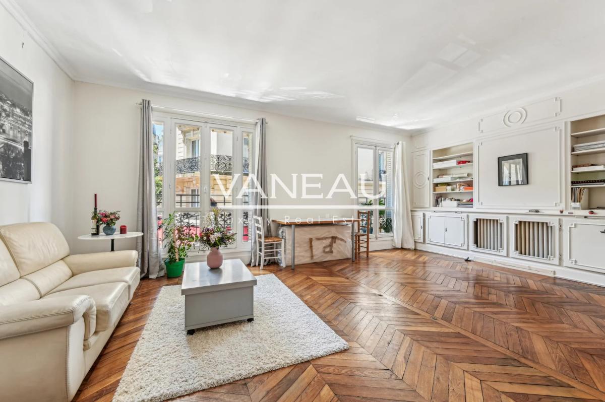 Paris XVe - Blomet / Convention - Appartement trois pièces dans 