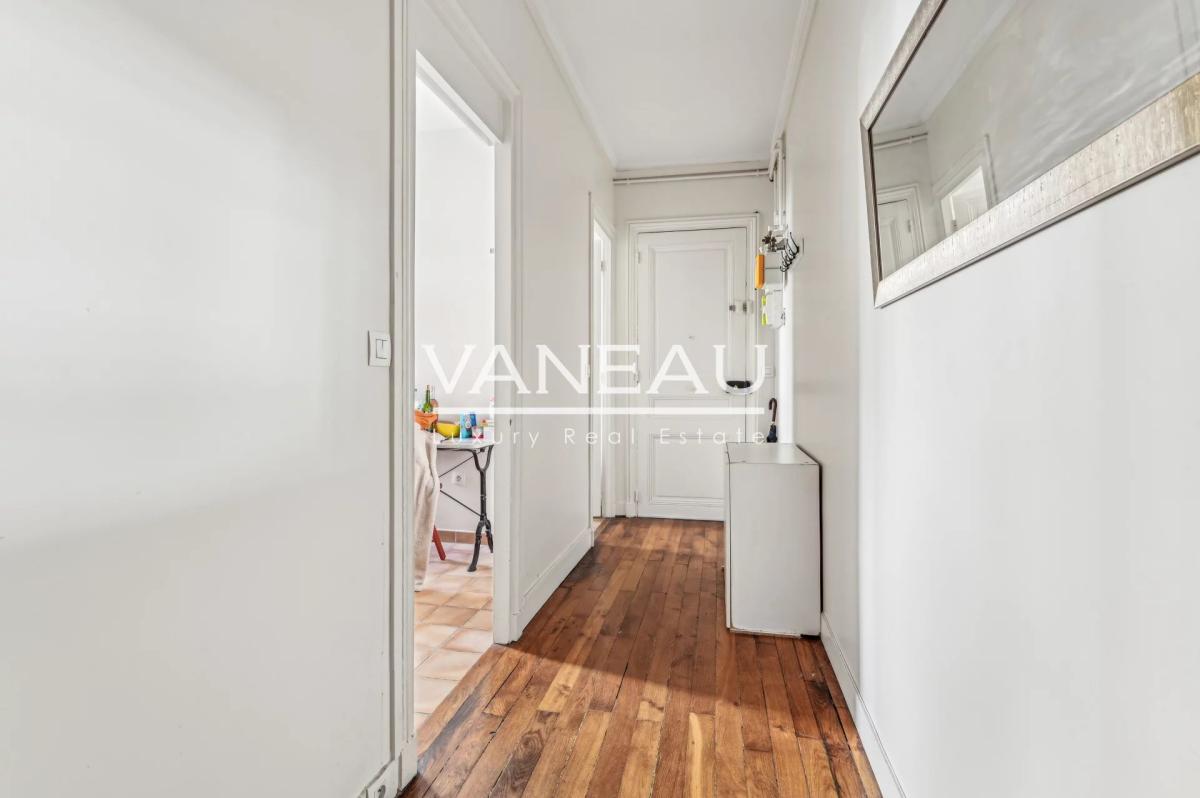 Paris XVe - Blomet / Convention - Appartement trois pièces dans 