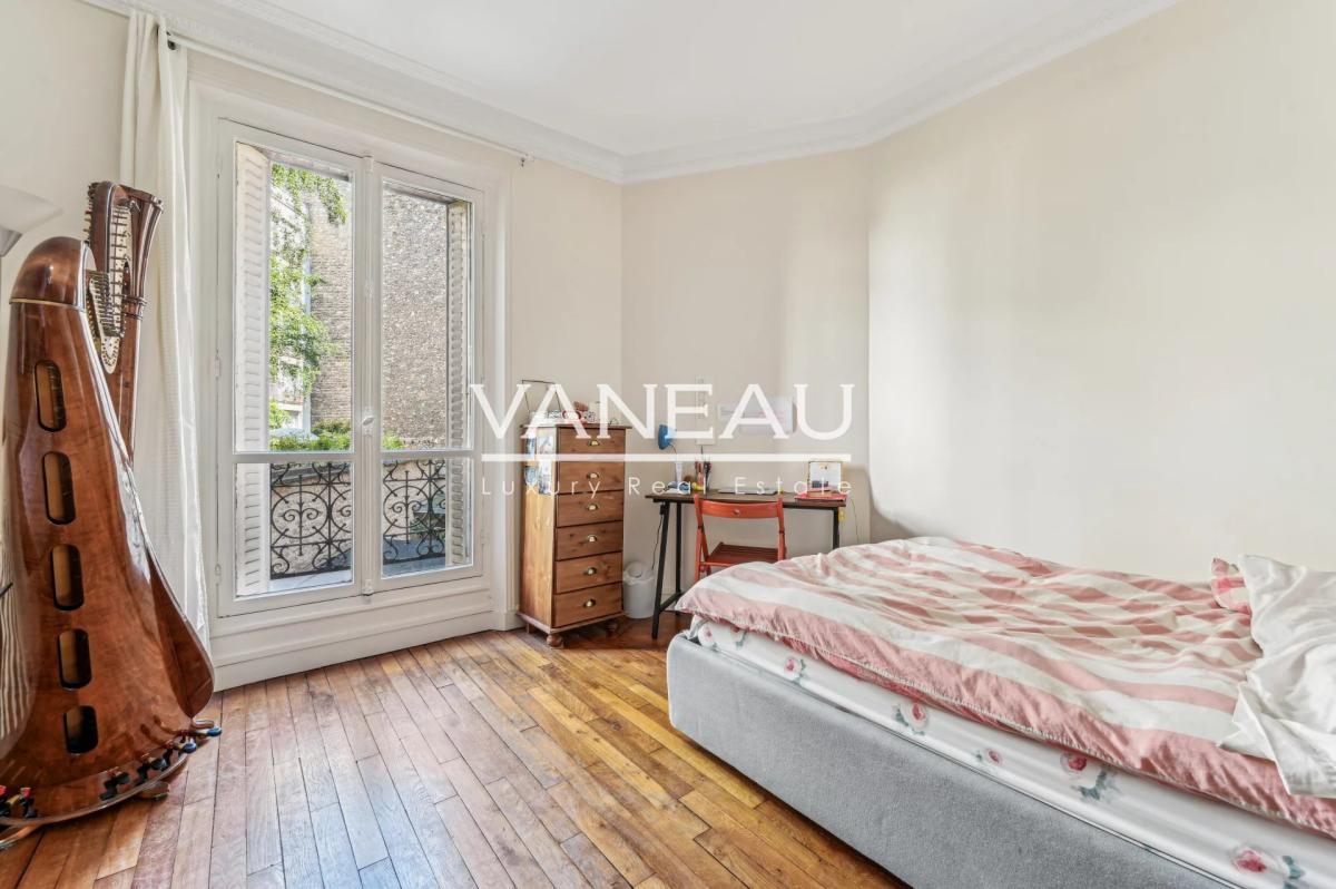 Paris XVe - Blomet / Convention - Appartement trois pièces dans 