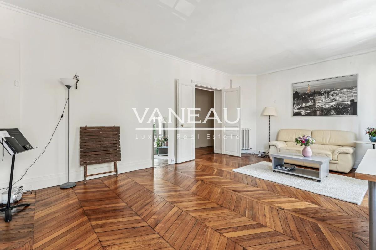 Paris XVe - Blomet / Convention - Appartement trois pièces dans 