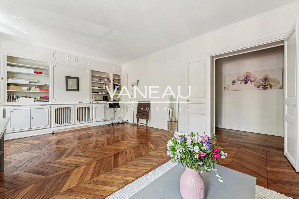 Paris XVe - Blomet / Convention - Appartement trois pièces dans 