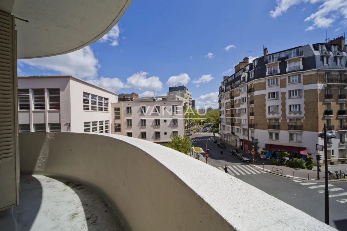 Paris XV - Métro Commerce - Appartement familial avec balcon